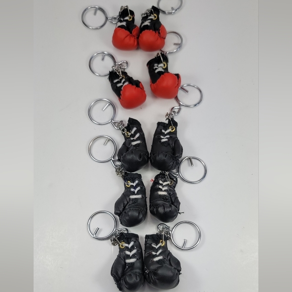 Set of 10 Ringside Boxing Glove Keychain Rings. - Picture 3 of 3